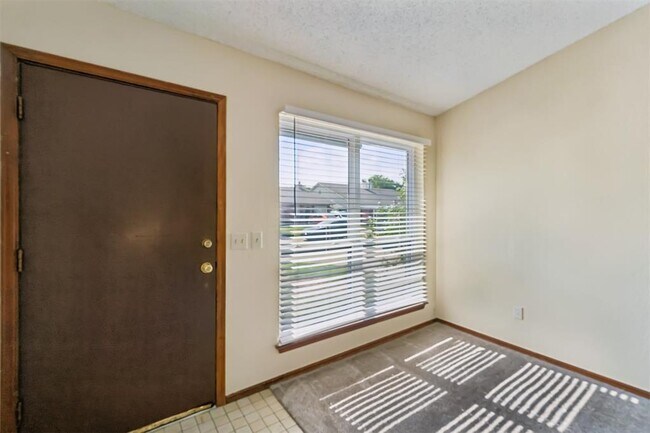 Building Photo - 208 Hudson Pl