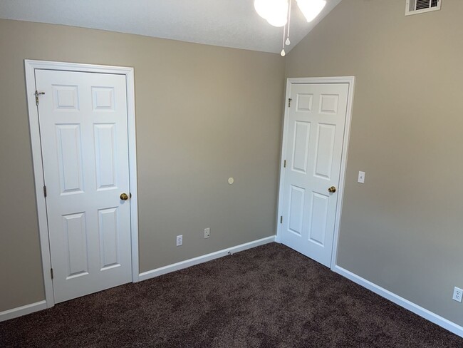 Building Photo - MOVE IN SPECIAL! 1/2 off first month's ren...