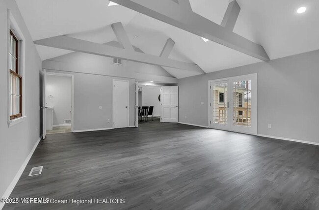 Building Photo - 821 Bay Ave