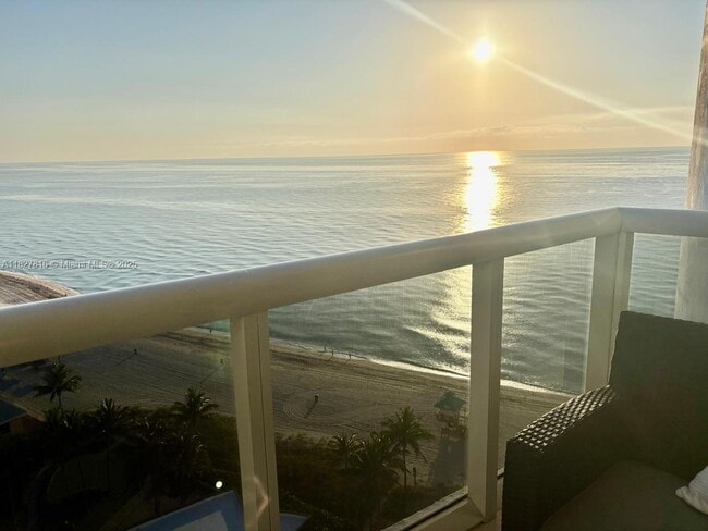 Primary Photo - 18201 Collins Ave