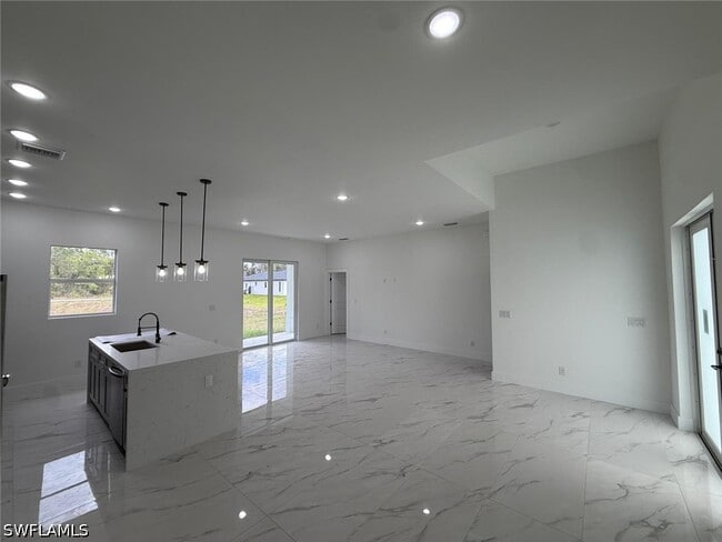 Building Photo - 1089 Eisenhower Blvd