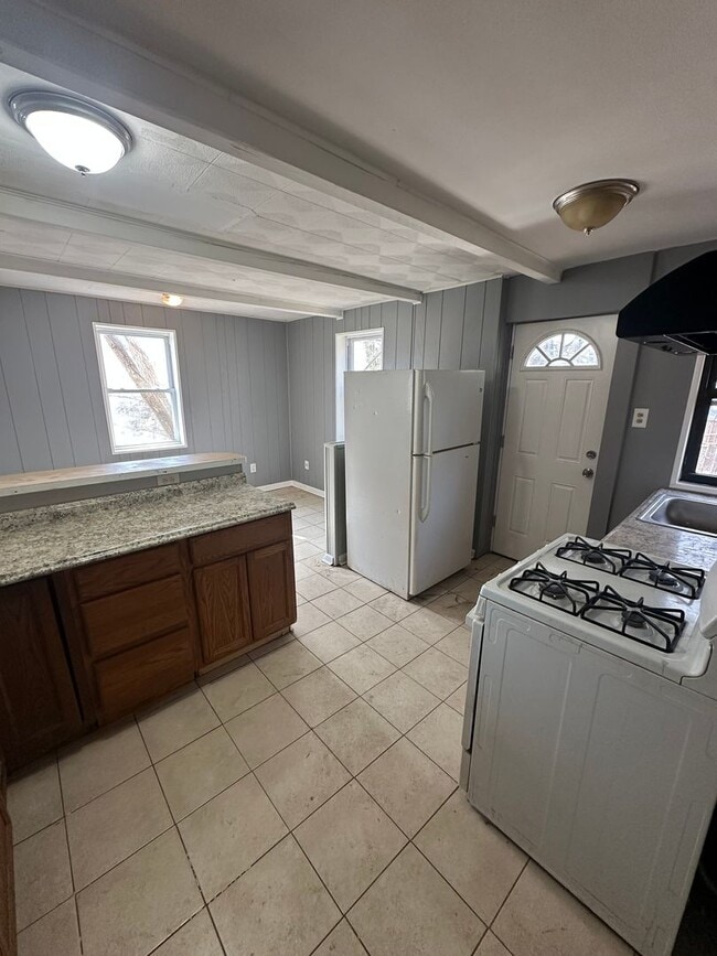 Building Photo - 2 Bed, 1 Bath for rent!