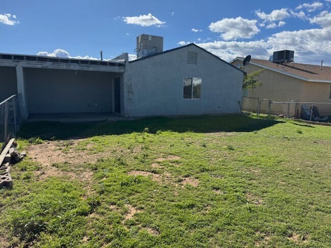 Building Photo - 17150 E Roadrunner Rd