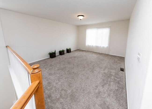 Building Photo - Lovely Home on East Side Near Military bas...