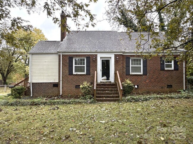 Primary Photo - 1901 Armstrong Park Dr