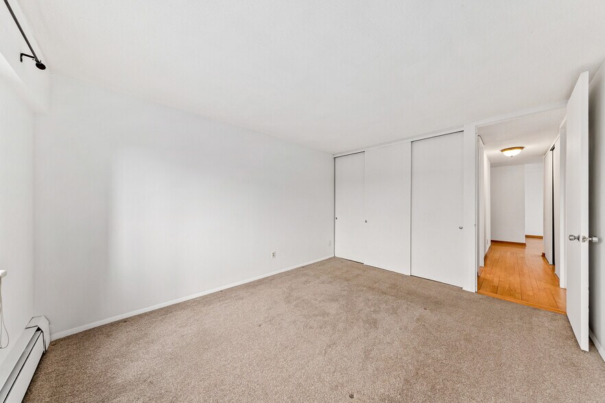 Building Photo - 1919 N Summit Ave