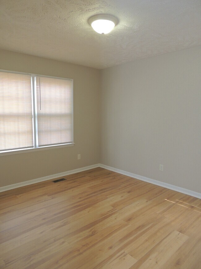 Building Photo - 7115 Enfield Dr