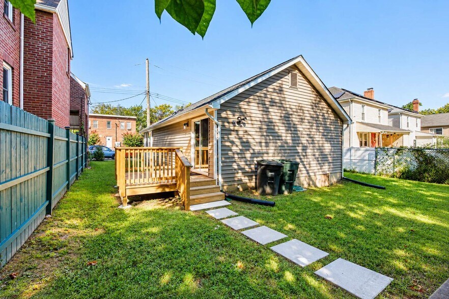 Building Photo - Bright & Comfortable Home in DC