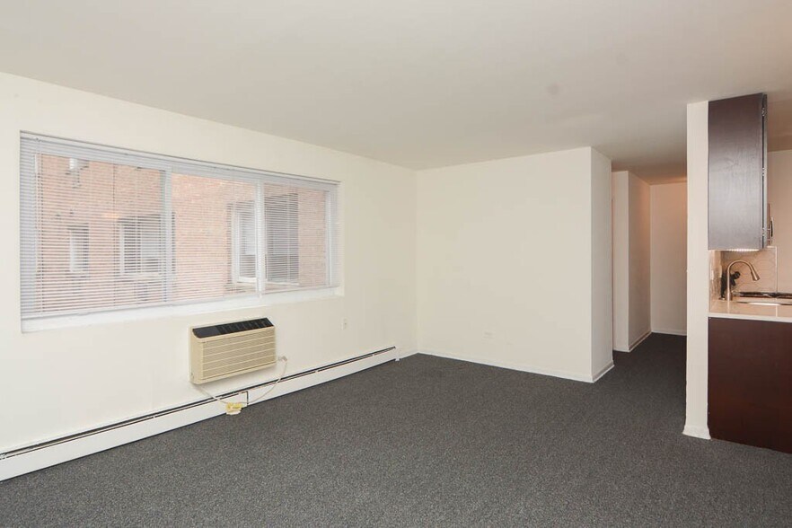 Building Photo - 520 W Aldine Ave