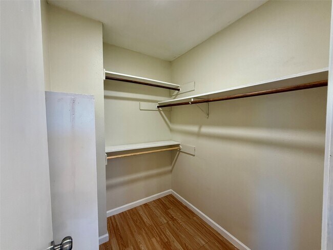 Building Photo - 13834 New Village Ln