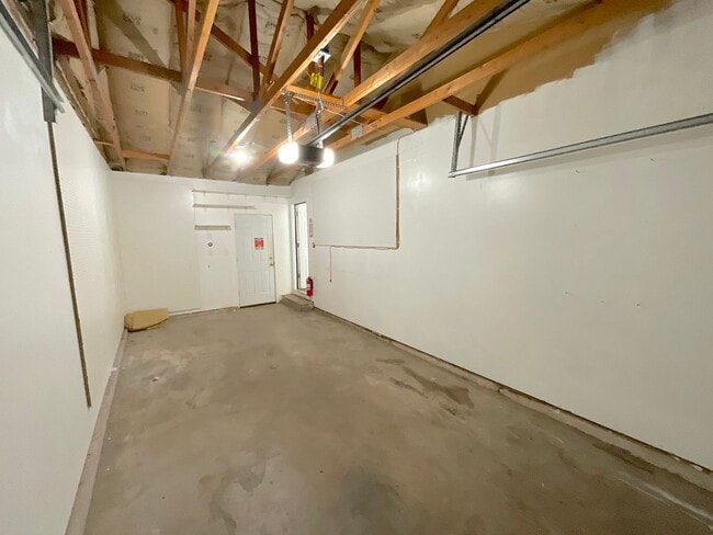 Building Photo - 3 Bedroom Home Available Near S Academy Bl...