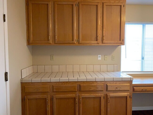 Building Photo - 8409 Tamworth St - SW - Beautiful 3 + Offi...