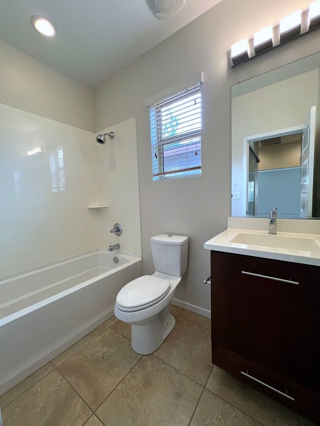 Building Photo - Gilbert Seville Development 3 Bed Plus Den