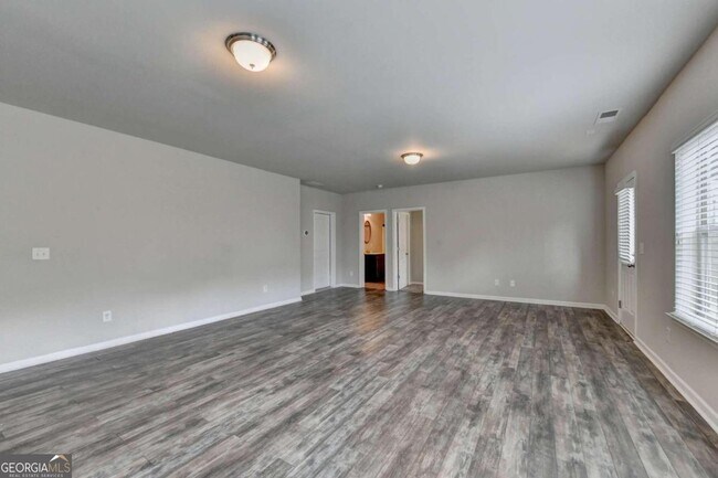 Building Photo - 648 Georgia Way