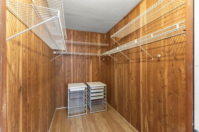 Building Photo - 1001 Pearce Dr