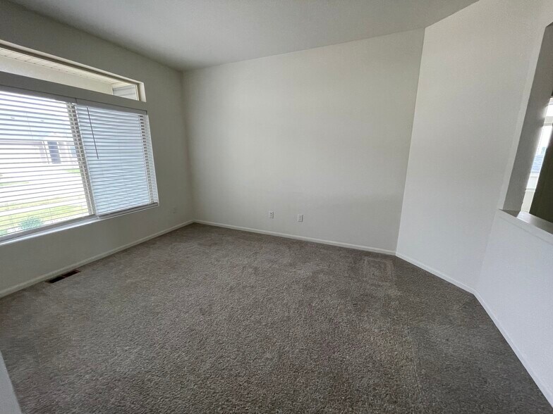 Building Photo - 8659 Tranquil Knoll Ln