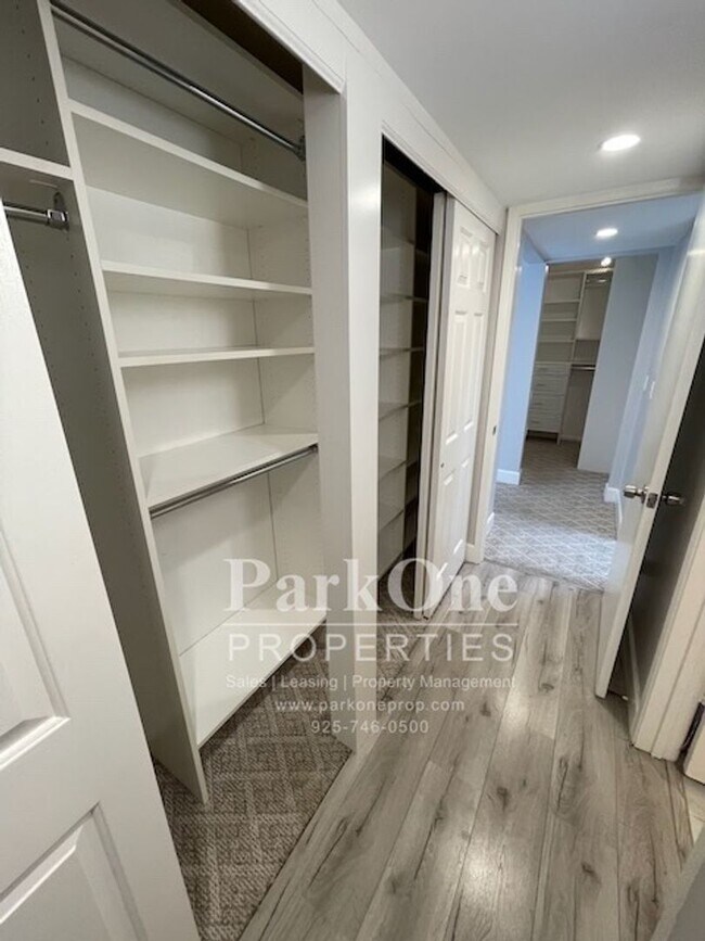 Building Photo - Spacious Condo Near Downtown Walnut Creek ...