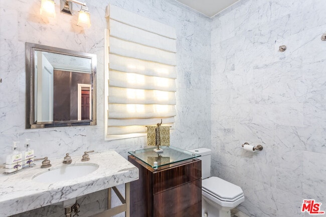 Building Photo - 10335 Wilshire Blvd