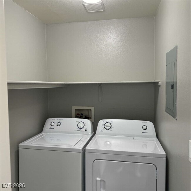 Building Photo - 5514 Big Red Ct