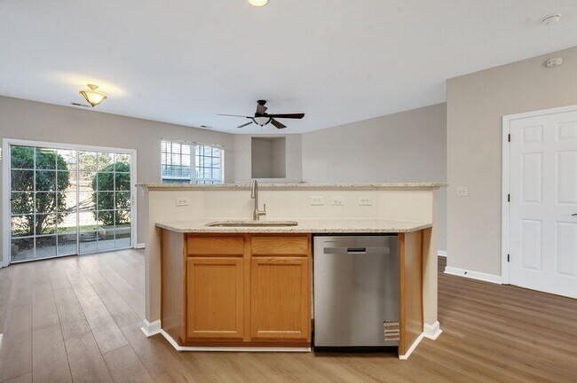 Building Photo - 2204 Valley Haven Dr