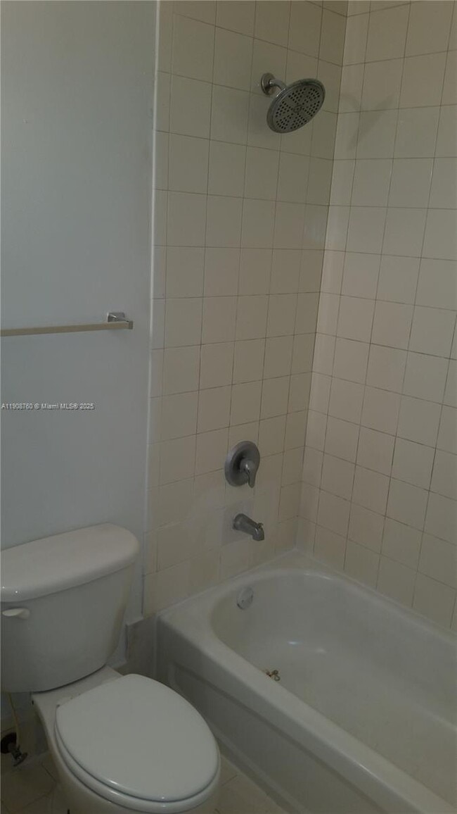 Building Photo - 13950 NE 2nd Ave