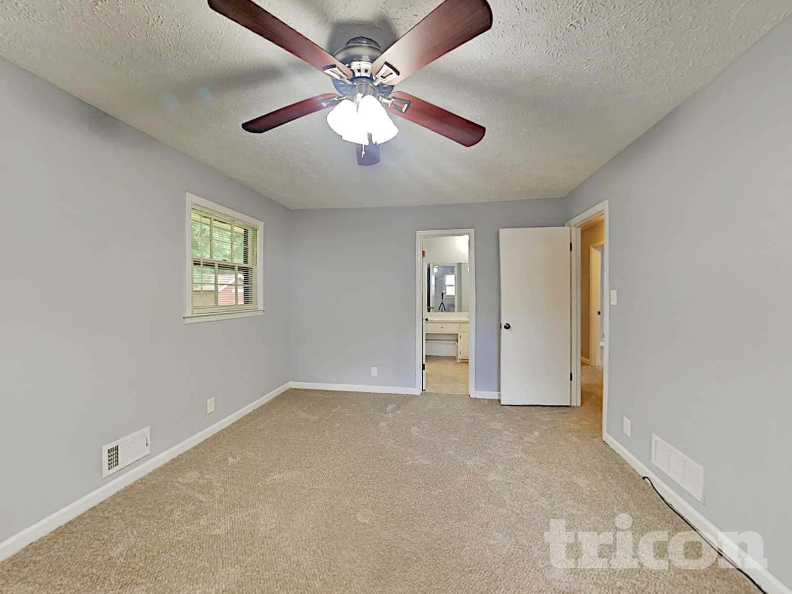 Building Photo - 430 Beaumont Dr SW