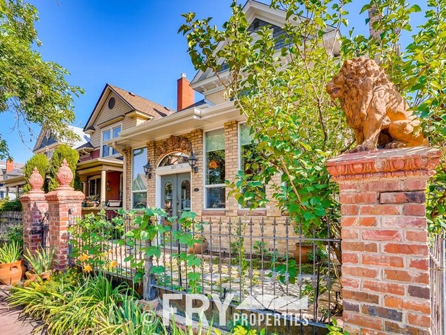 Building Photo - Gorgeous Victorian in Baker/West Wash Park