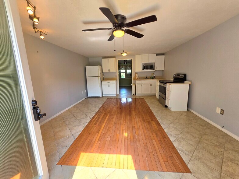 Building Photo - 4068 Peace Dr
