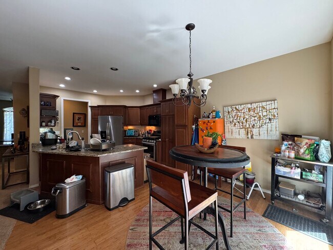 Building Photo - 3 Bedroom, 3 Bathroom House - Walking distance to the beach