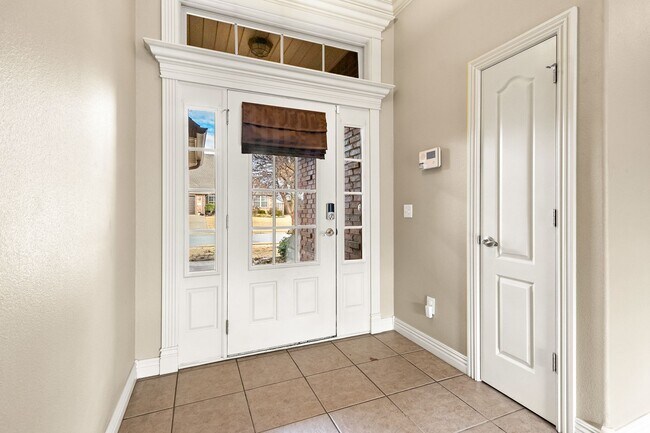 Building Photo - Wonderful home centrally located in Centerton with SOLAR - cut your electric bill down tremendously!