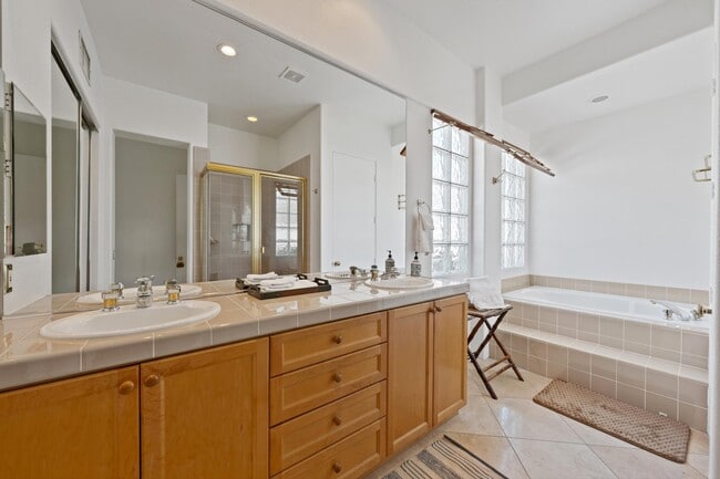 Building Photo - 57461 Spanish Hills Ln