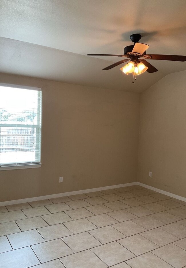 Building Photo - 4610 Cambridge Dr