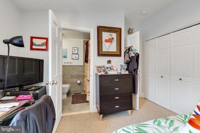 Building Photo - 1704 Wallace St