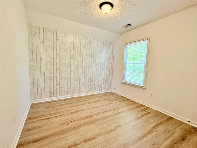 Building Photo - 1667 Woodsford Rd