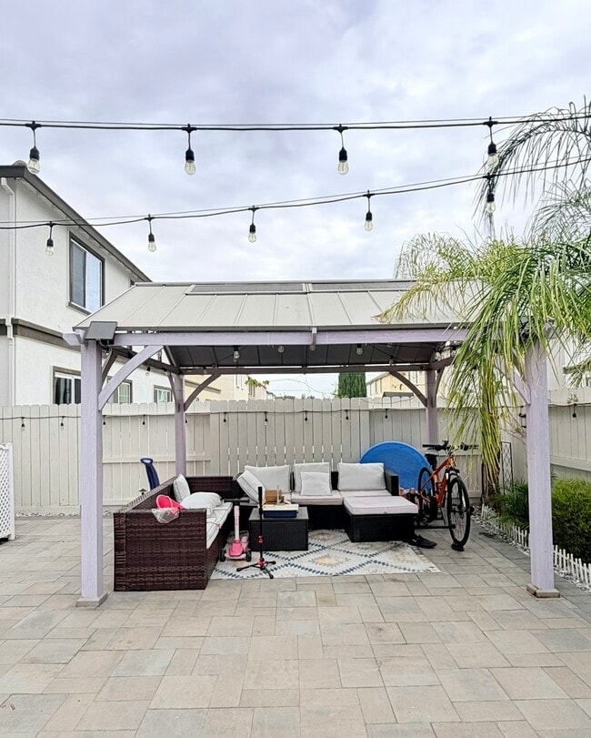 Building Photo - 3018 Kenwood Cir
