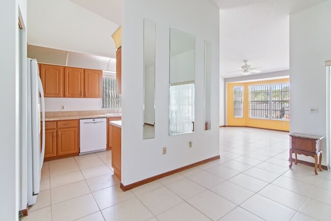 Building Photo - Hudson Pool Home for Lease
