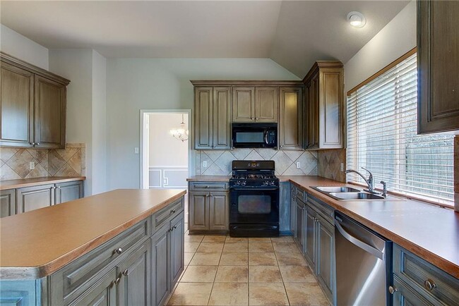 Building Photo - 120 Abbey Dr