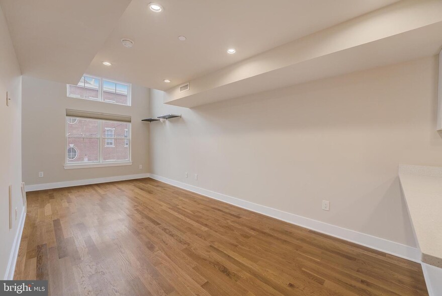 Building Photo - 1821 Carpenter St