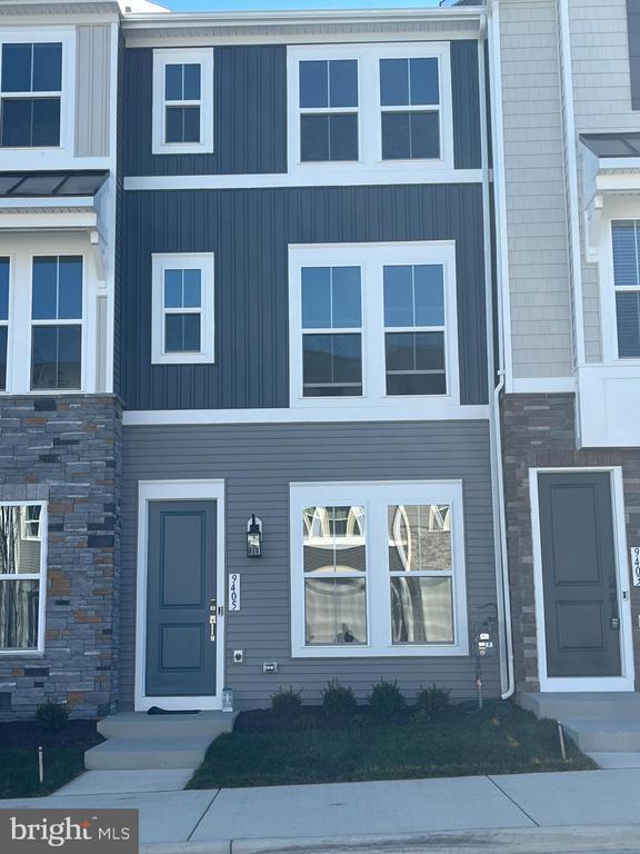 Building Photo - 9405 Pacific Elm St