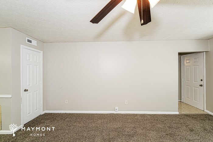 Building Photo - 656 15th Ct NW