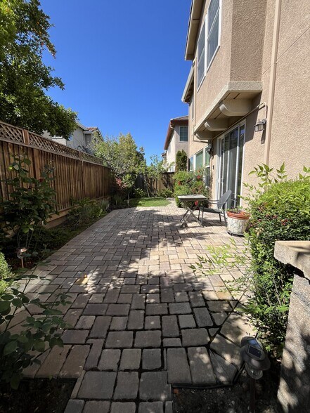 Building Photo - 4656 Snead Dr