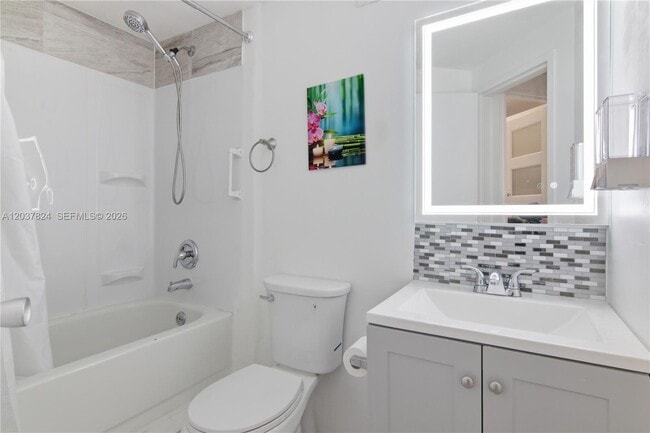 Building Photo - 801 Brickell Bay Dr