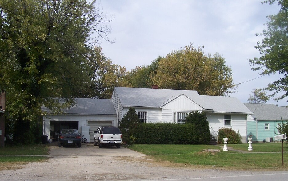 Building Photo - 252 E North Ave