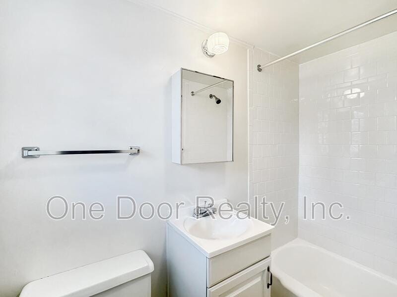 Building Photo - 732 Scotland St