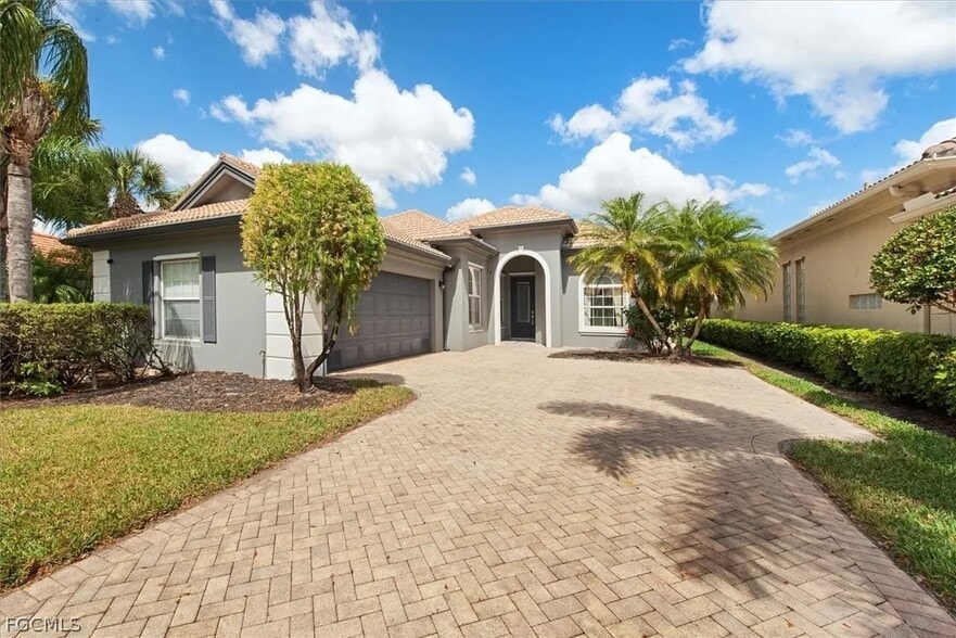 2 car garage - 2246 Heydon Cir W