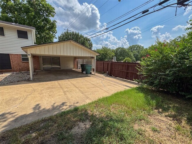 Building Photo - 1213 Idlewood Dr