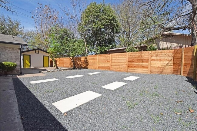 Building Photo - 6400 Brookside Dr