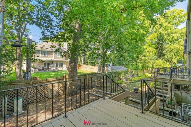 Building Photo - 1924 Wilmette Ave