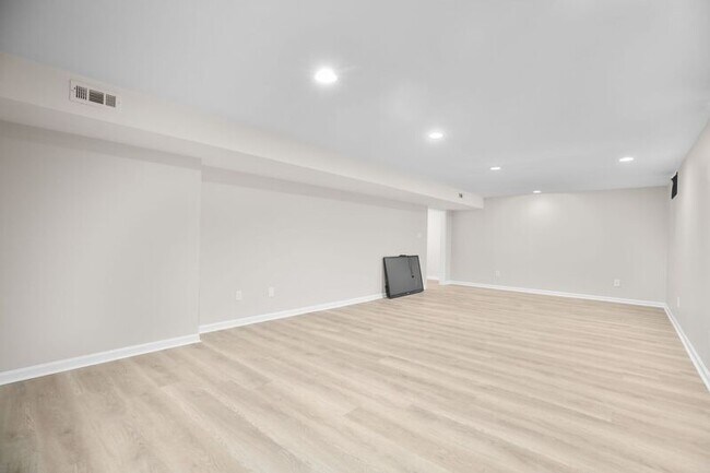 Building Photo - 6000 Blackstone Blvd