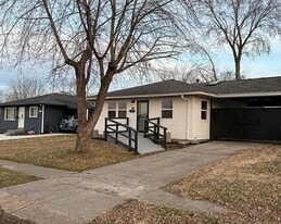 Building Photo - 141 Briarmoor Ln